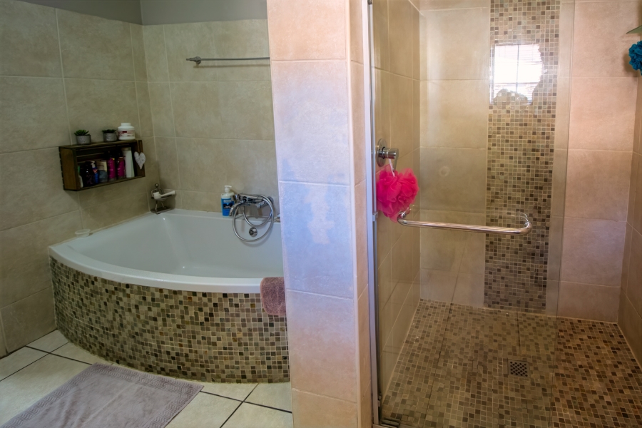4 Bedroom Property for Sale in Die Rand Northern Cape
